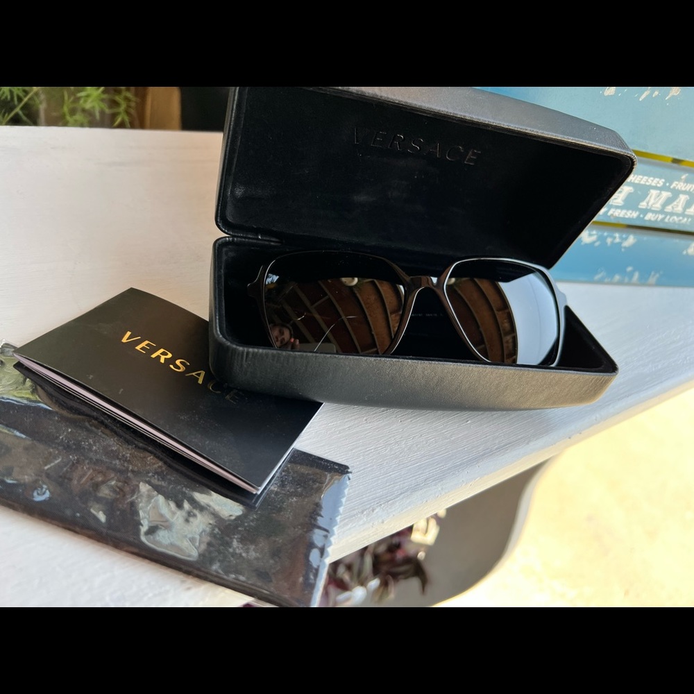 VERSACE - Picture 3 of 7